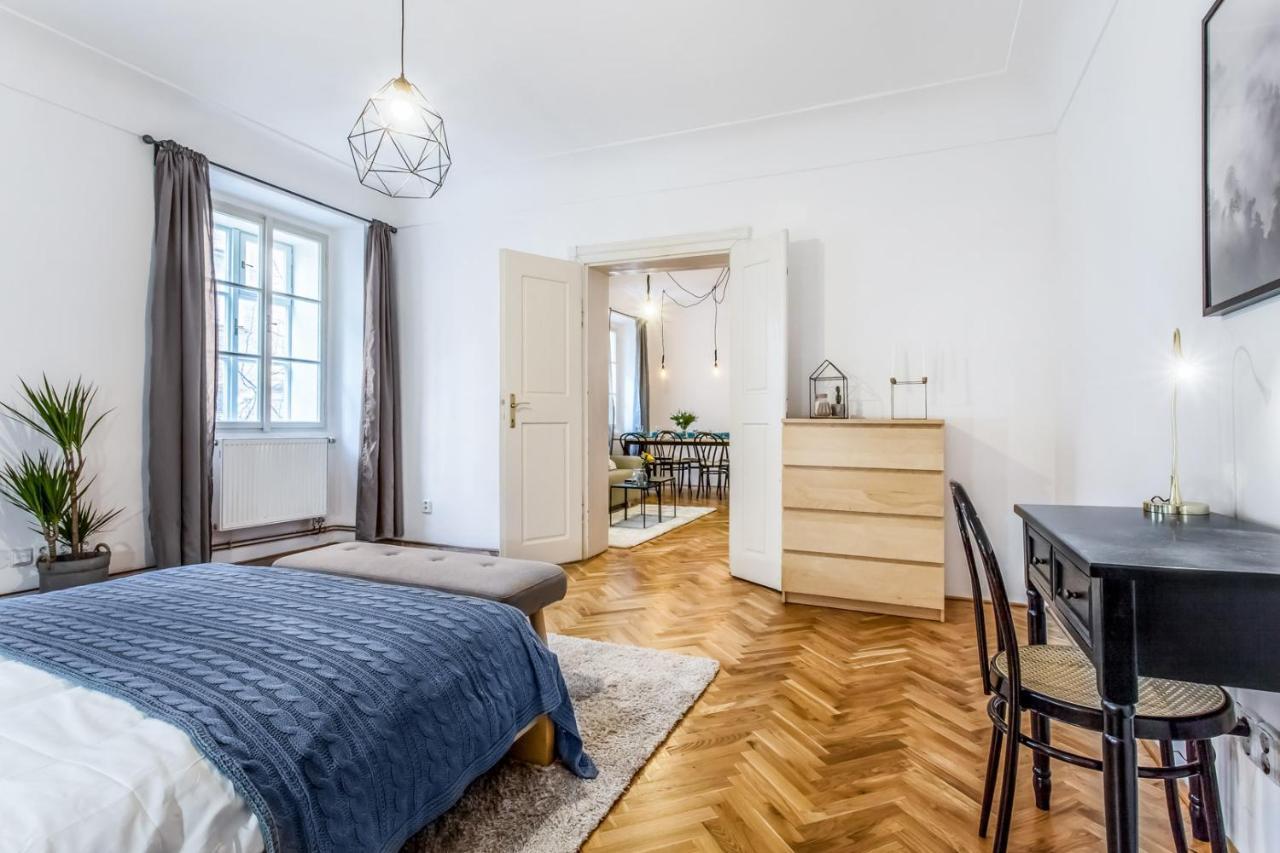 Апартаменты Old Town 2 Bdr Apartment, Free Coffee *